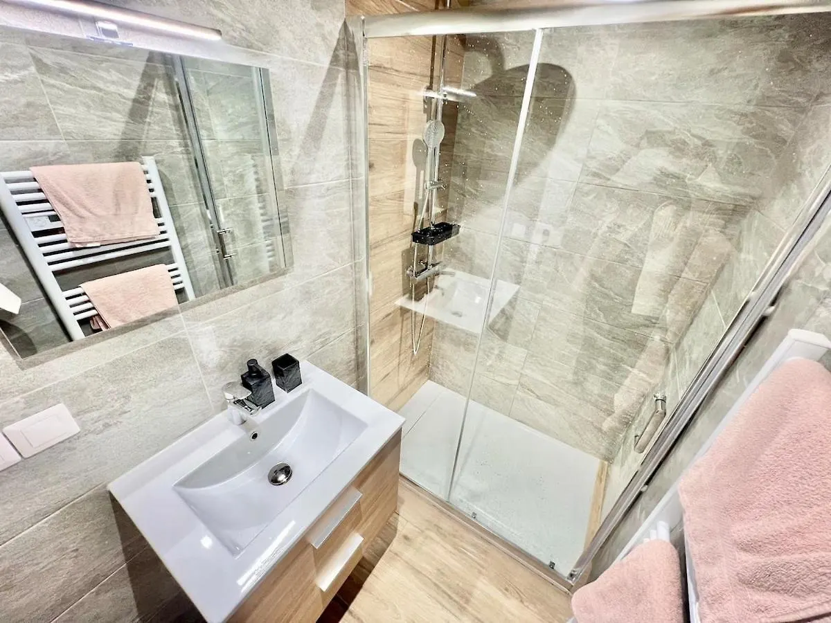 Appartement Confortable Balcon Cluses Apartment