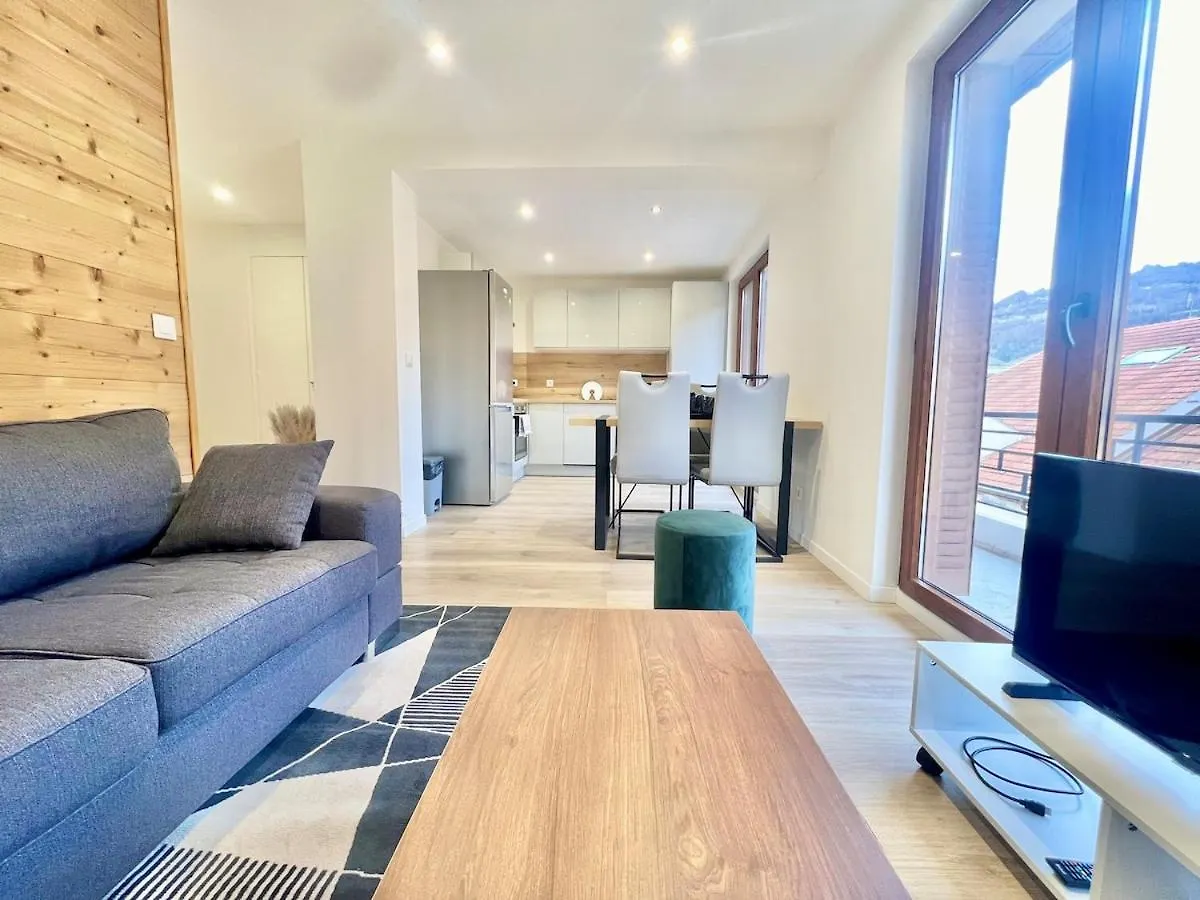 Appartement Confortable Balcon Cluses