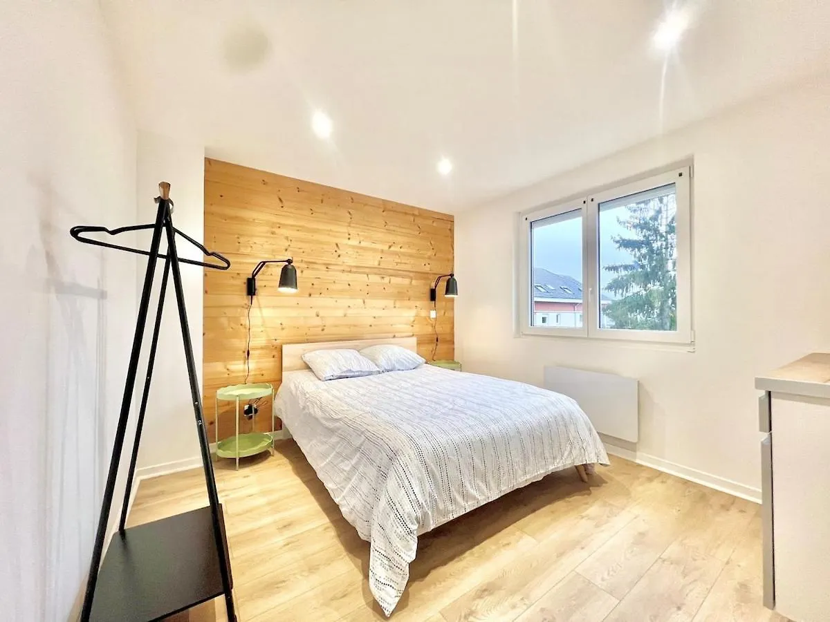 Appartement Confortable Balcon Cluses