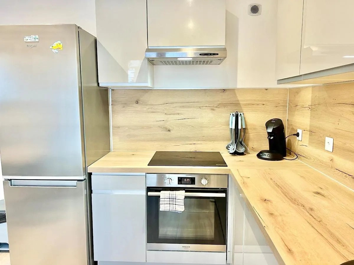 Appartement Confortable Balcon Cluses France