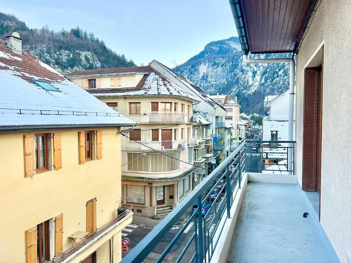 Appartement Confortable Balcon Cluses 0*,  France