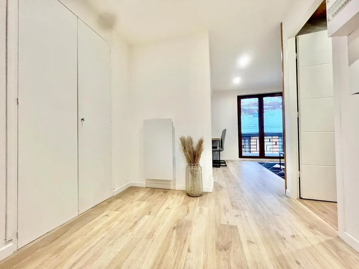 Appartement Confortable Balcon Cluses 0*,  Frankrig