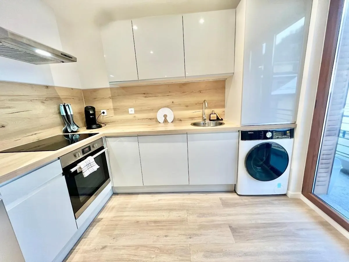 Appartement Confortable Balcon Cluses